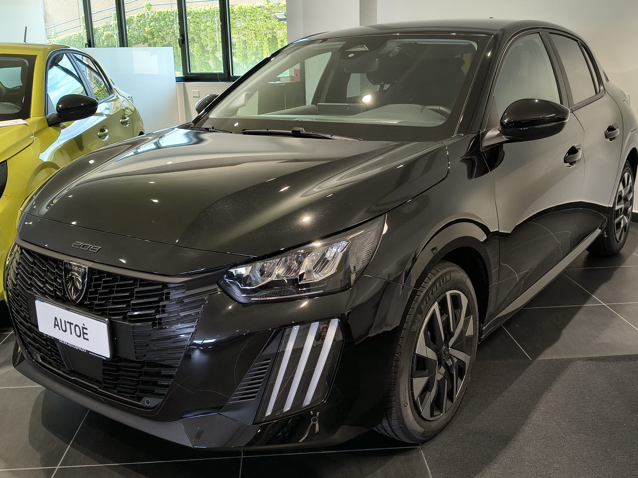 PEUGEOT 208 - miniatura 2