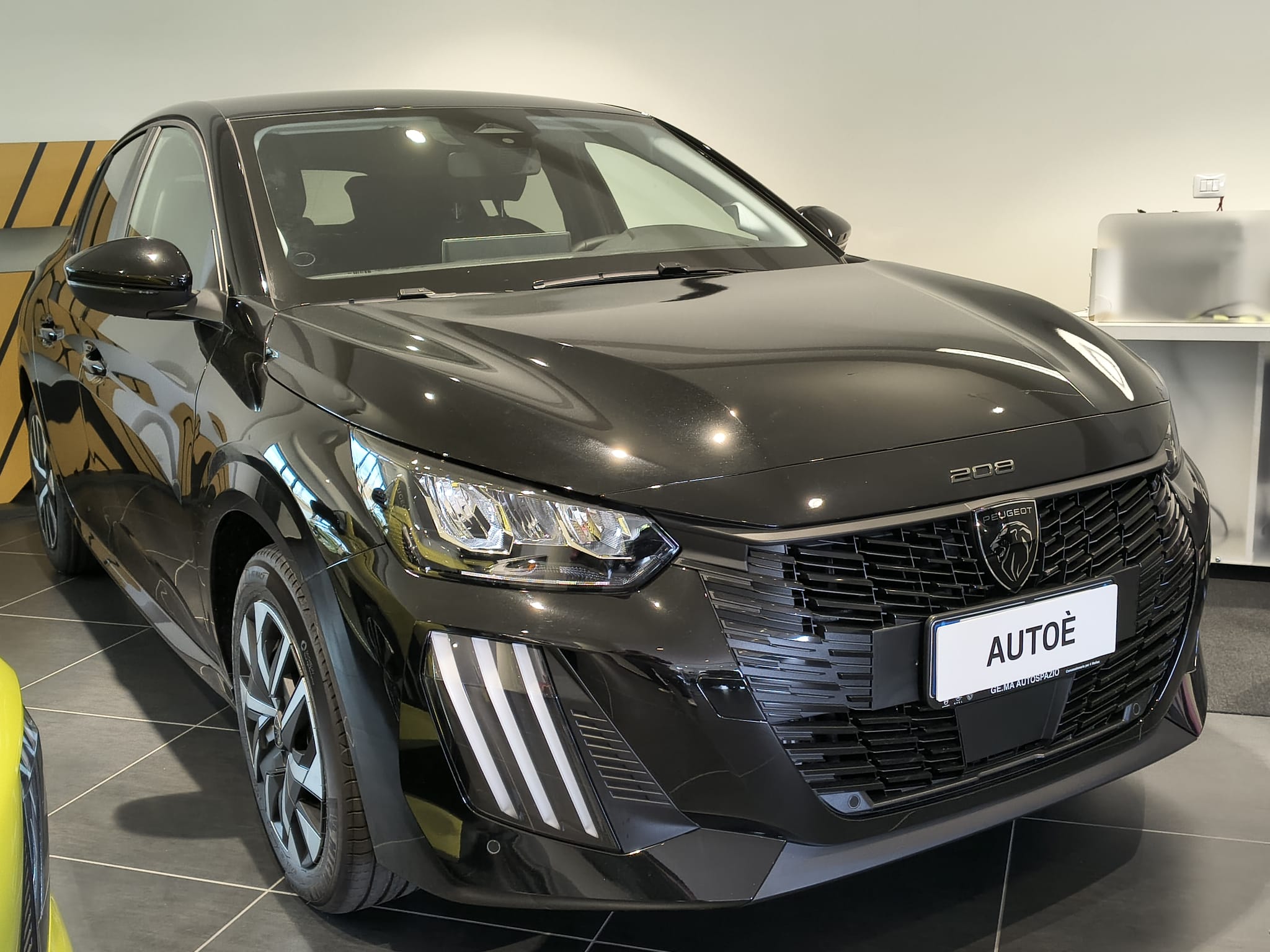 PEUGEOT 208 - miniatura 3