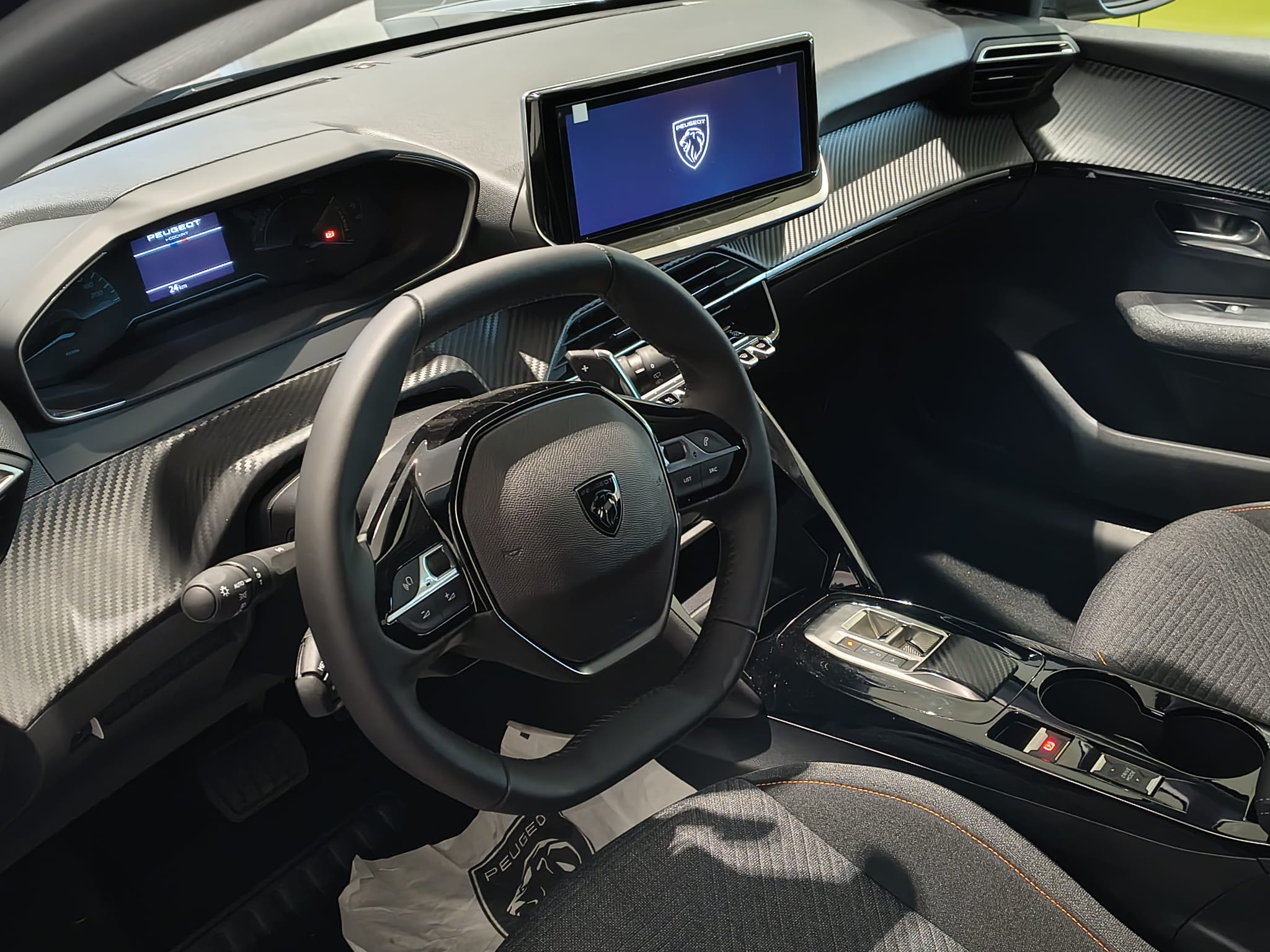 PEUGEOT 208 - miniatura 4